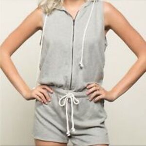 POL hooded sleeveless romper gray size small